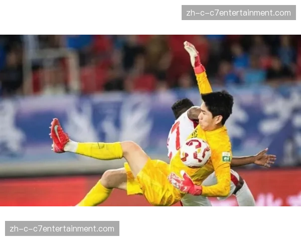 武汉三镇中场控制力缺失，卡迪斯与绍尔前场配合的孤立性